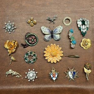 Assorted pins - costume jewelry